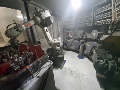 机器人精加工
让我们的全自动ABB机器人抛光系统将您的中型到大批量生产零件从铸造或机加工的表面处理到抛光的表面，同时始终保持较高的质量水平。 

手动整理
我们熟练的金属表面处理专家可以满足您的任何金属表面处理需求 

服务
打磨/打带
抛光
去毛刺